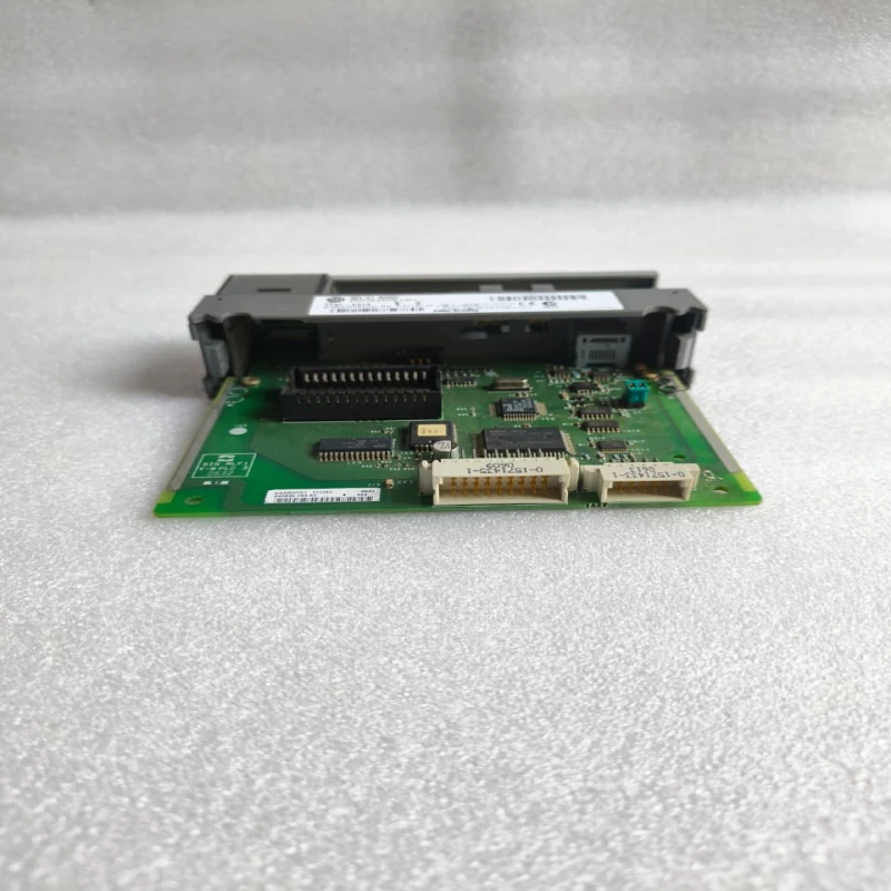 Allen-Bradley 1746-OB16 SLC 500 16-Point 24V DC Source Output Module thumbnail 7068